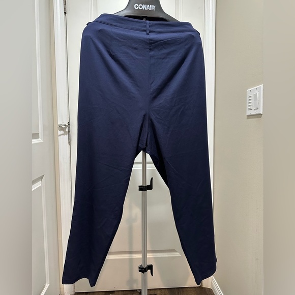 BloomChic Plus Size 3XL Buttoned Waist Solid Cropped Pants us22-24 - Picture 4 of 4